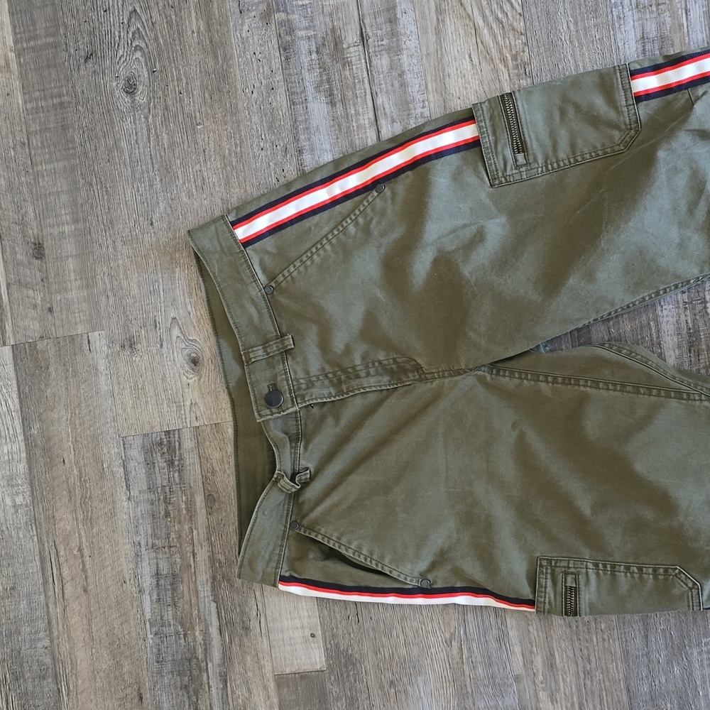 ATHLETA| Summit Cargo Pant| Pinstripe Side Accent | Size 2 - Picture 3 of 13